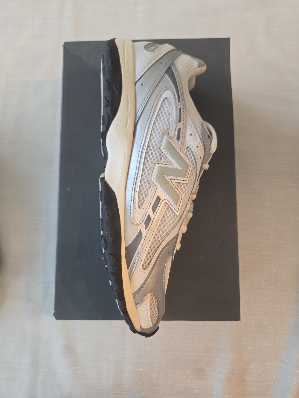 New Balance 204L sneakers in a clean White/Light Gray colorway. - Picture 3 of 5